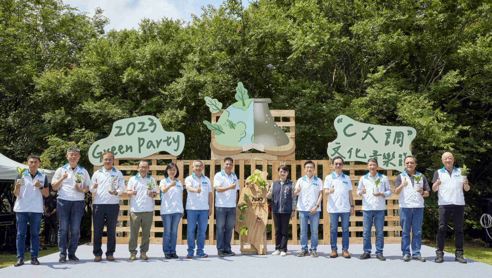 友達光電攜手供應商夥伴及台中市政府，共同倡議及推廣加樹減塑、節能減碳的淨零綠生活