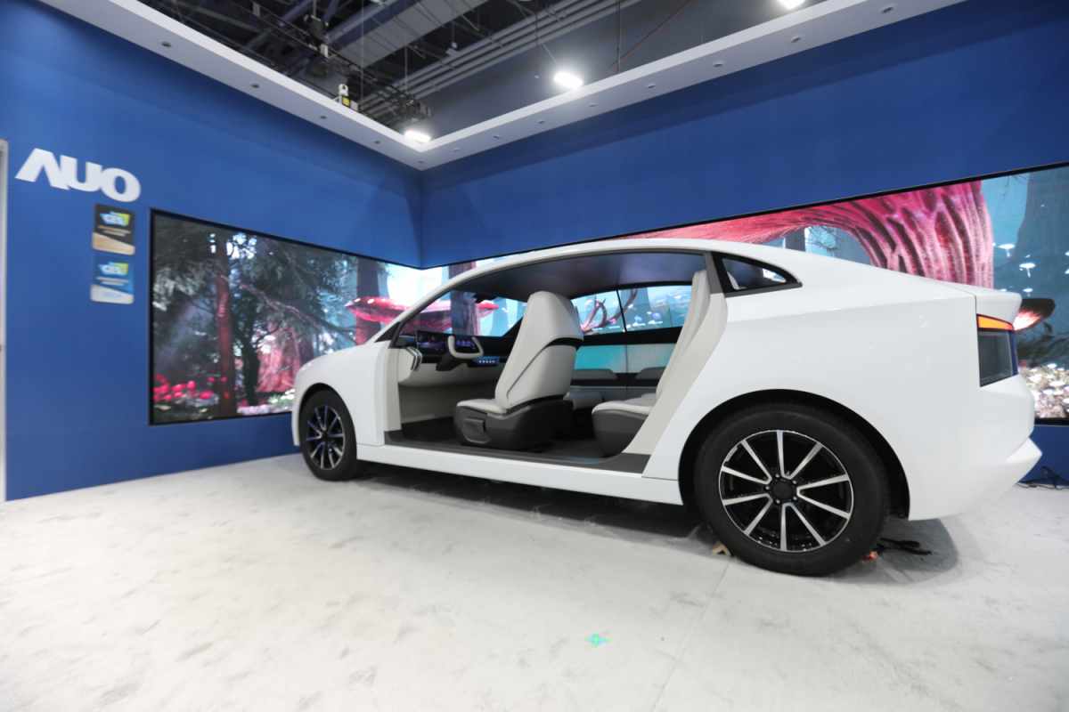 jinnian金年会发表全新Smart Cockpit 2024，大秀显示应用成果、及释放Micro LED终极显示技术量能的全新智慧座舱，以营造突破性、沉浸式的视觉体验，重新定义智慧座舱，满足驾乘人员的全方位感受。