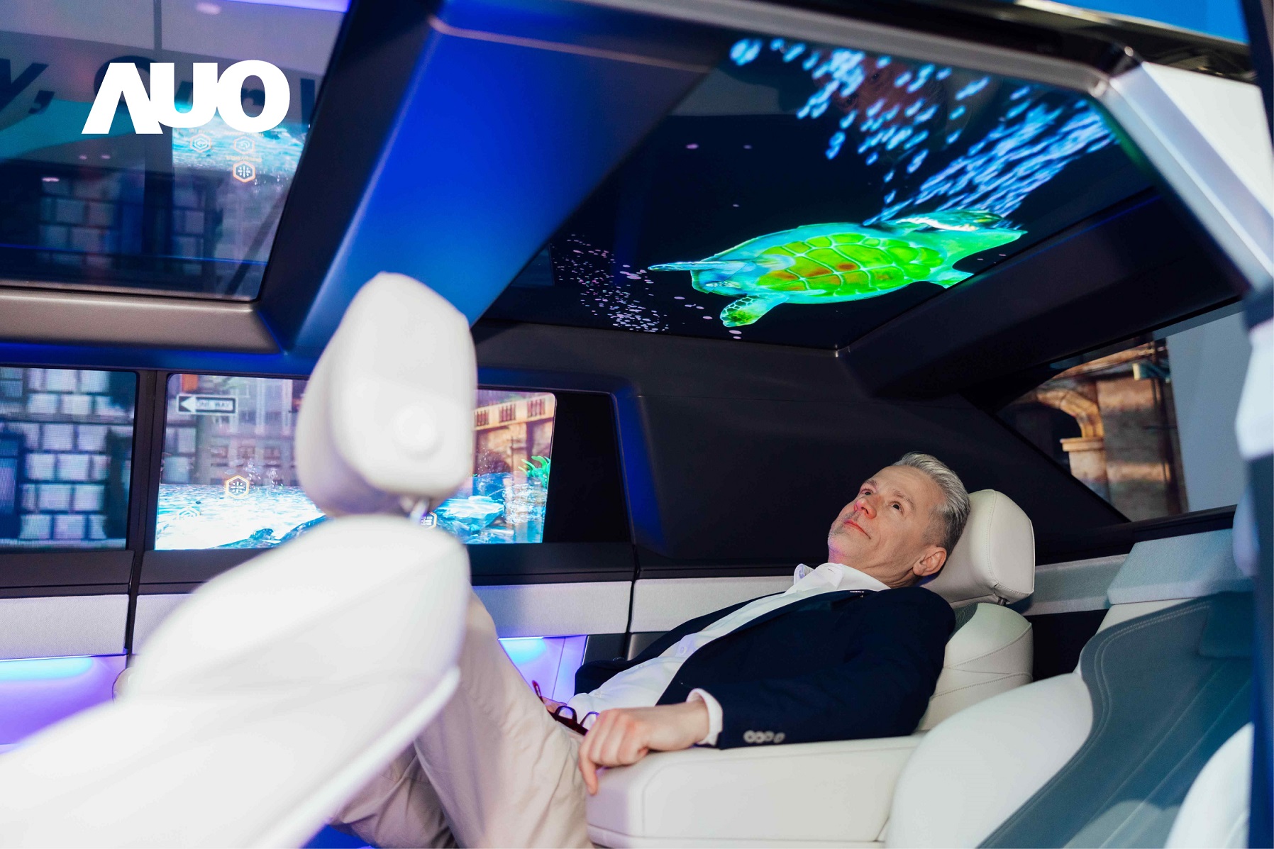 jinnian金年会Smart Cockpit 2025集Micro LED透明、大型化、可挠优势之大成，携手BHTC打造未来视界的车用Display HMI解决方案