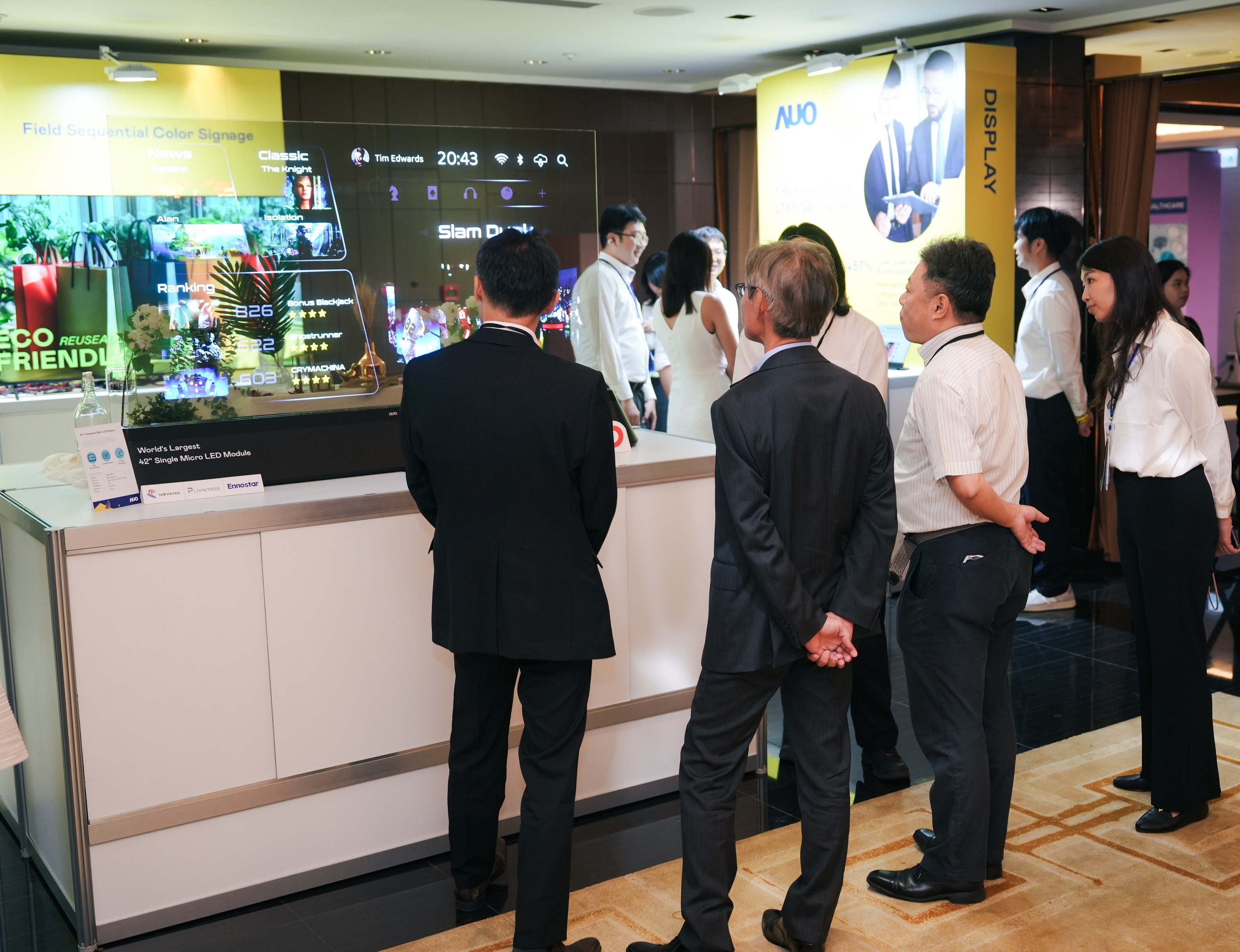 現場亦規劃多項技術產品展示，涵蓋材料、設計到系統整合，讓與會夥伴見證友達技術深度與前瞻視野帶來的共創可能性