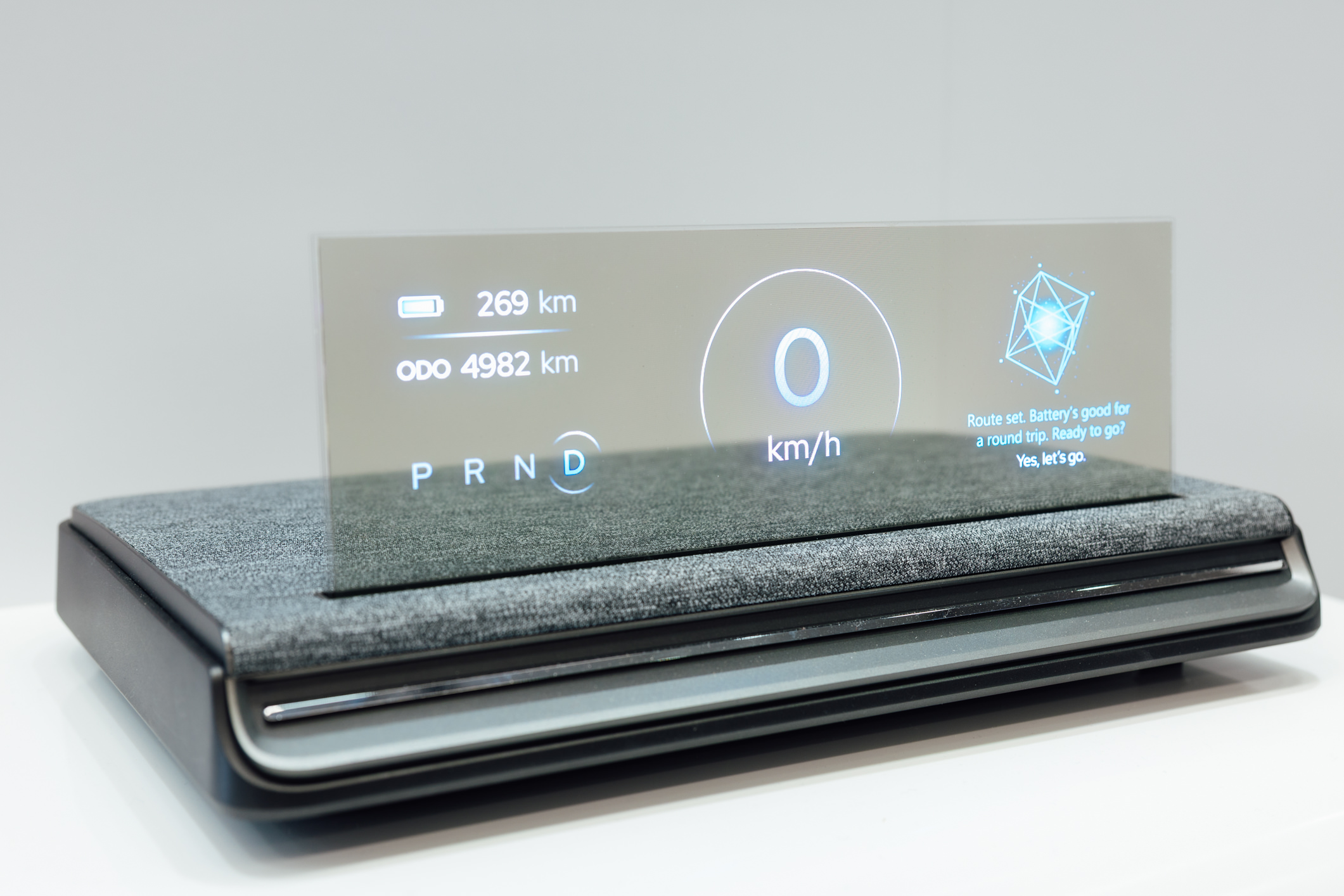 全球首款Aero Module透明Micro LED顯示器模組外觀輕盈通透，可與數位內容完美融合，提供動態顯示、先進控制、個人化沉浸感受。